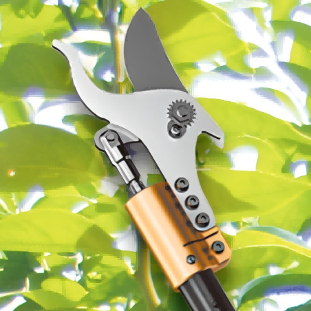 Large feed hopper design of Gasoline Chipper Shredder for easy loading Large feed hopper design of Gasoline Chipper Shredder for easy loading